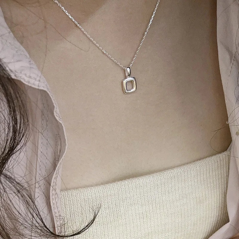 Zircon minimaliste