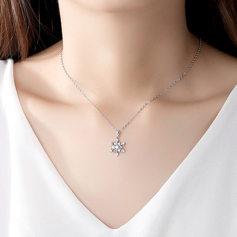 Frost Étoile Snowflake Necklace