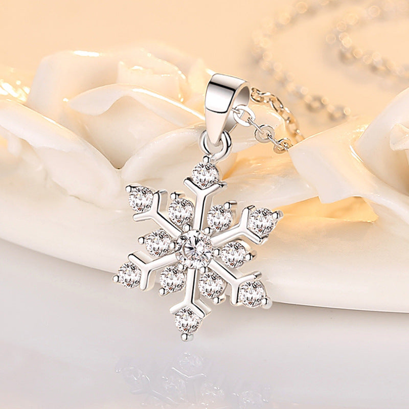 Frost Étoile Snowflake Necklace