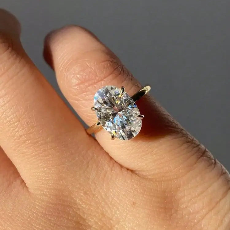 Amora Oval Zircon Ring