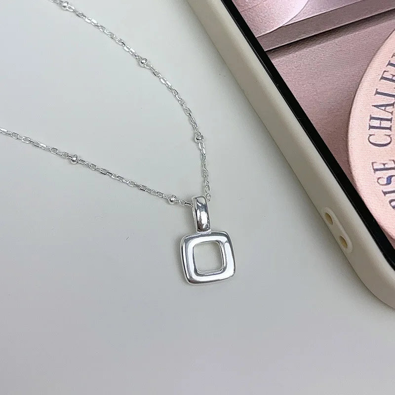 Zircon minimaliste